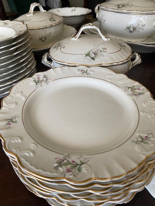 Serviço de Jantar Completo em Porcelana Vintage
