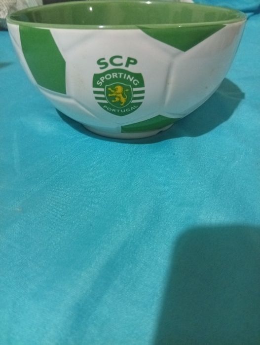 Camisolas , canecas , almofadas e copos do Sporting