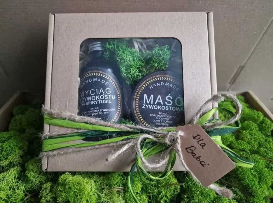 Zestaw z żywokostu  w opakowaniu z chrobotkiem . Dzień babci , Dziadka