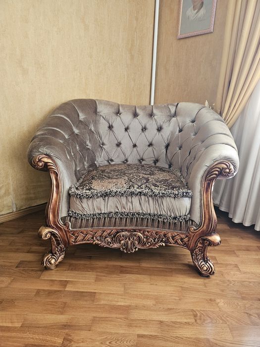 Диван та два крісла