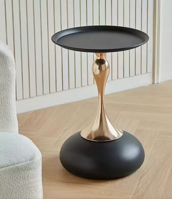 Стильний журнальний столик