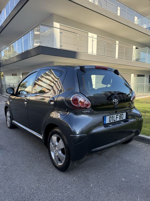 Toyota Aygo Automático • Apenas 59 mil km c/ histórico • Full Extras • Embreagem Nova • AC • Nacional