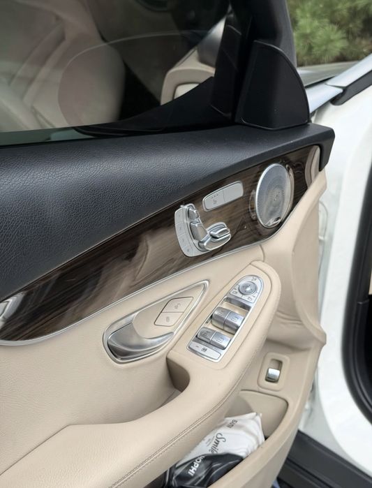 Mercedes-Benz C300 (переодет в C63 AMG)