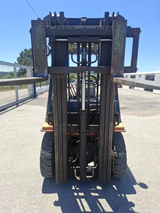 Empilhador toyota 2.5T diesel