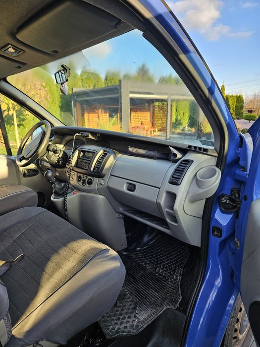 Renault trafic 2.5 DCI  chłodnia BEZWYPADKOWY