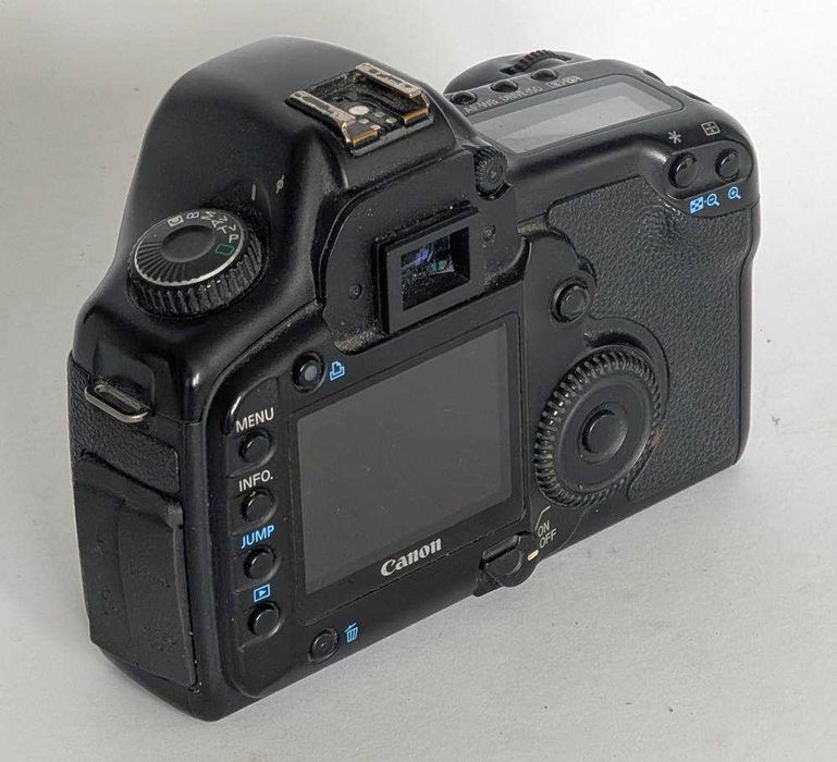 Aparat Canon 5d classic (mk1) + grip  BG-E4 + 3 baterie