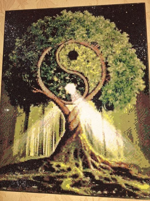 Картина "Дерево життя" виконана алмазного мозаїкою