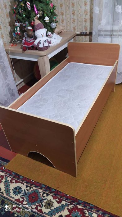 Дитяча кроватка майже не користувалися