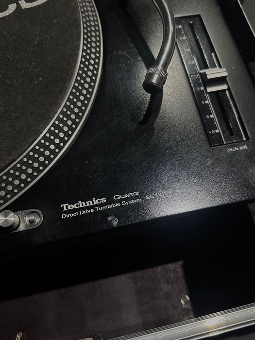 Technics SL 1200 mk2 + Case