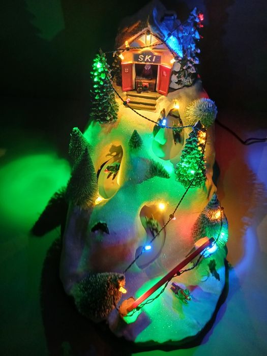 Новорічна інсталяція лижний курорт новорічний декор