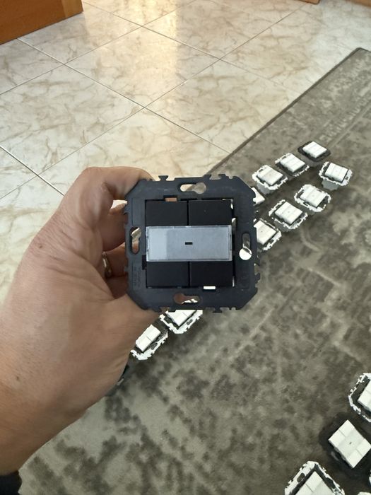 Efapel D40 pressão e persiana (como novos)