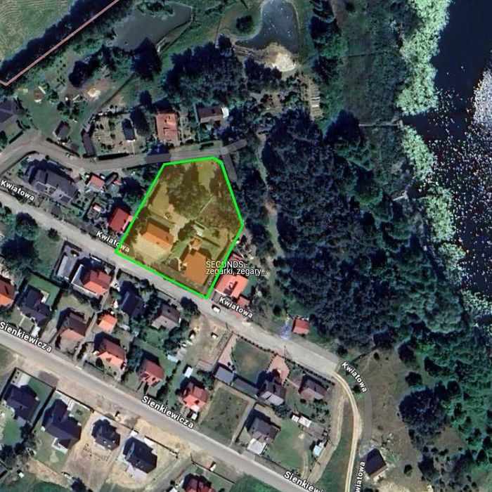 dom z dużym garażem i mieszkaniem na pięknej działce nad jeziorem Bierzwnik