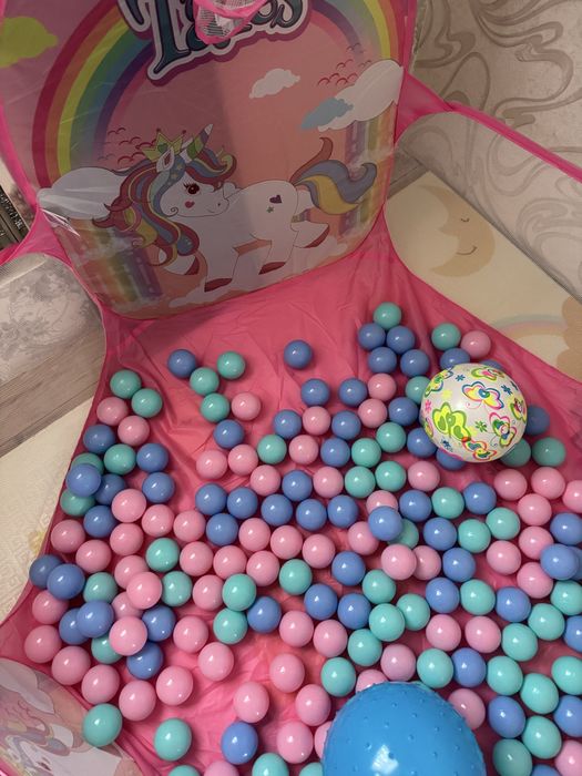 Сухий басейн з кульками