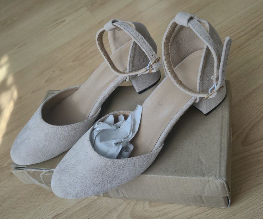 Nowe Sandałki / Czółenka 39