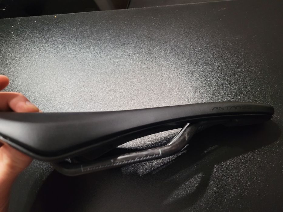 Siodełko rowerowe  Fizik Vento Antares R1  140mm