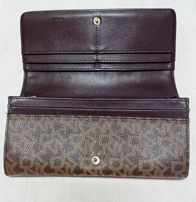 Vendo porta  moedas DkNy