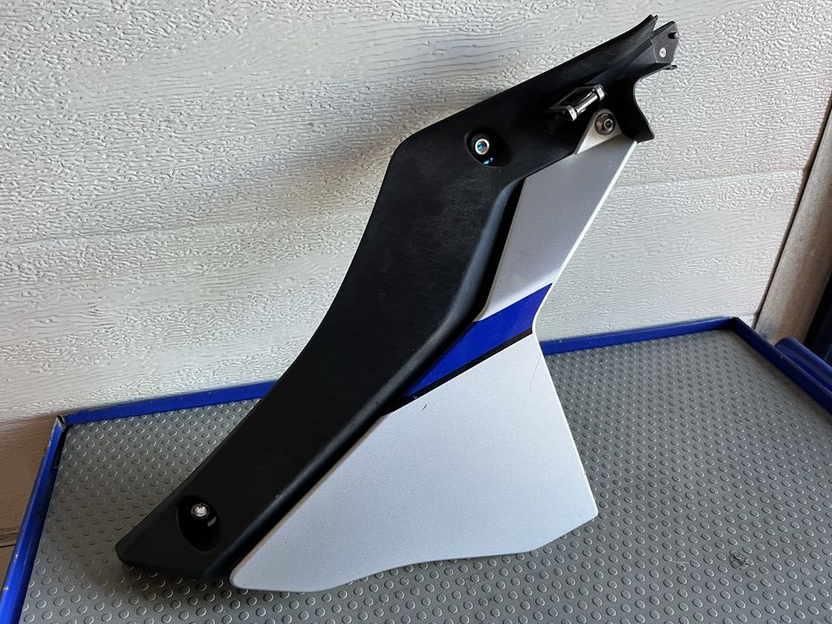 Prawy boczek owiewka yamaha r1 rn32