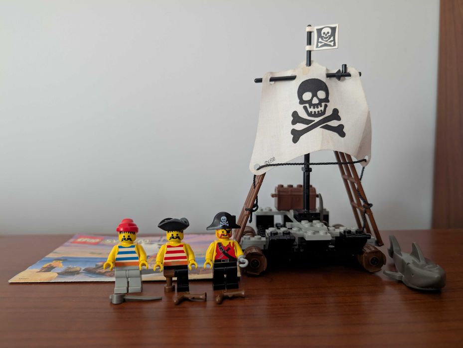 Lego 6261 Piracka Tratwa z Kapitanem