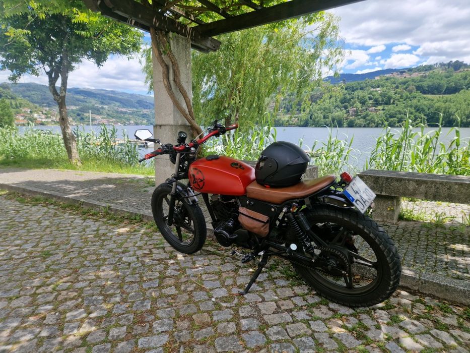 Moto 125 4t 11cv costumizada "Café Racer "