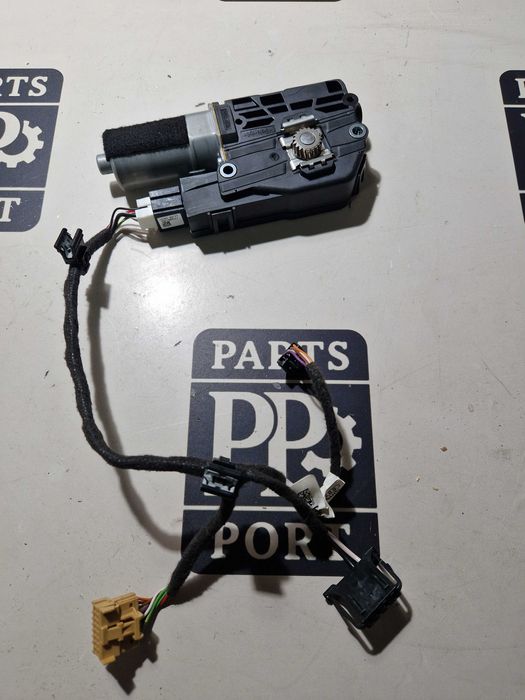 Моторчик люка Audi a4 a5 a6 q3 q5 q7 q8 E-Tron 2015+