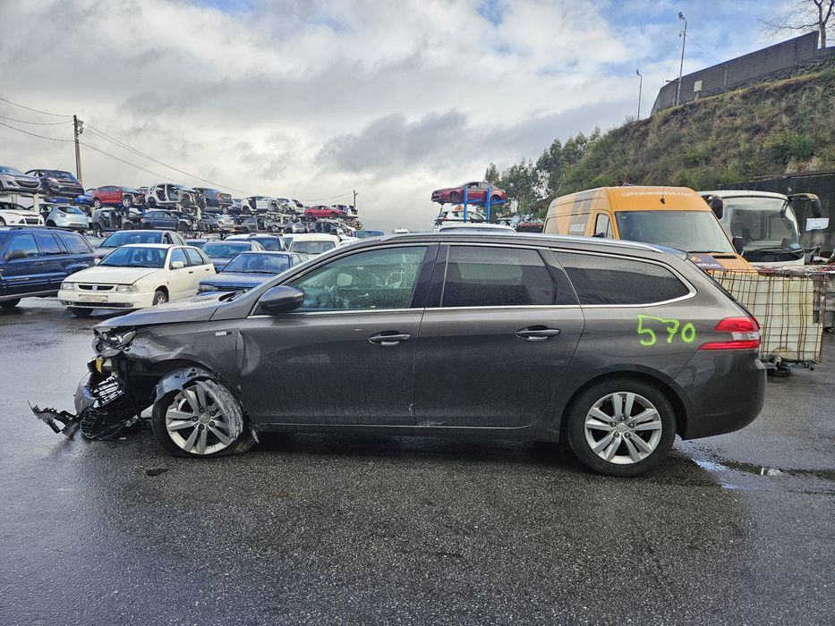 Peugeot 308 II SW 1.2 THP de 2015 para peças