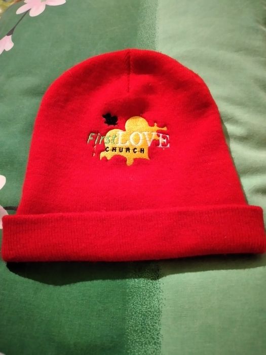 Червона шапка Supreme  стильна, унісекс.