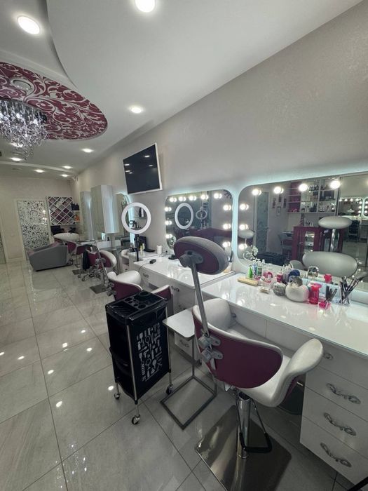 Салон краси на Французському бульварі з обладнанням.