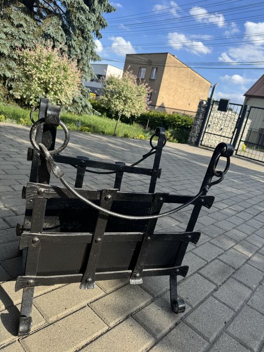 Stojak metalowy czarny na drewno kominkowe vintage prl