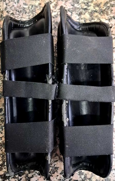 Caneleiras adidas kick para wako