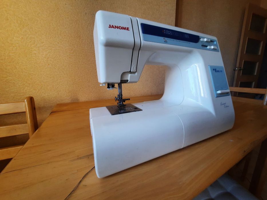 Швейная машинка Janome