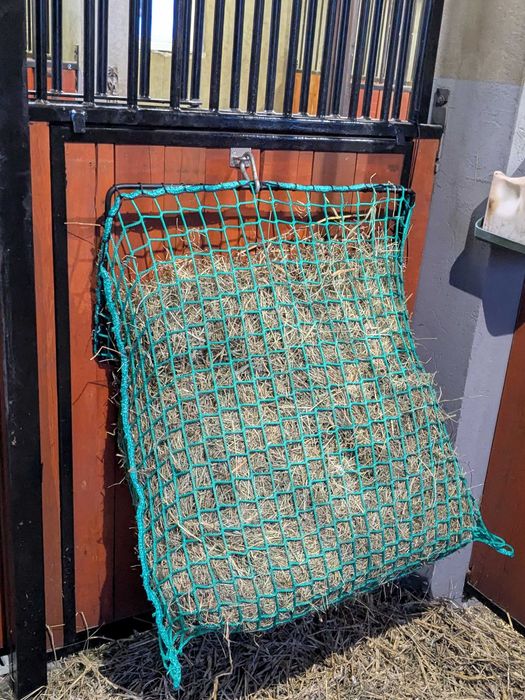 Zamykana siatka na siano z ramką FULL dla konia 200l łatwe ładowanie