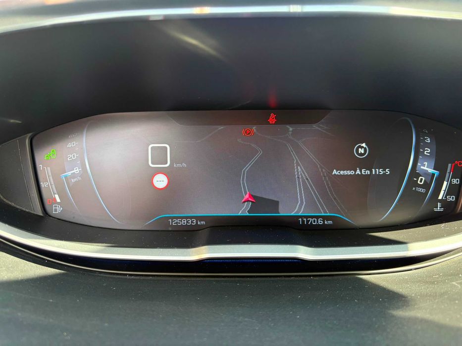 Peugeot 3008 PureTech 130 Stop & Start GPF Allure Pack — photo 3