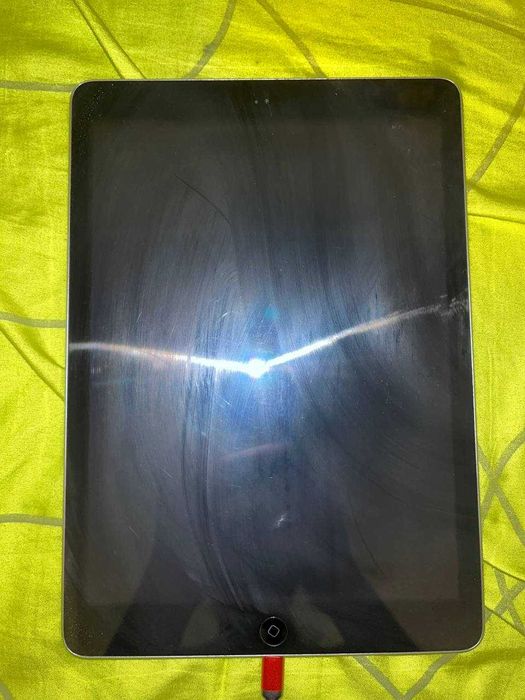 Продам iPad Air 1 32GB (б/у, слабкий акумулятор)