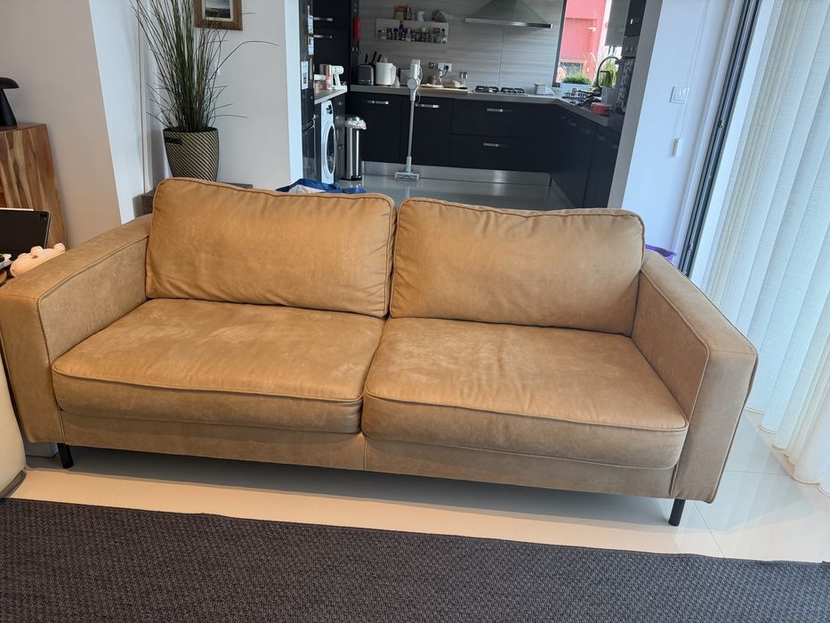 Sofa Beliani - 3 lugares - comprado em março 2025.
