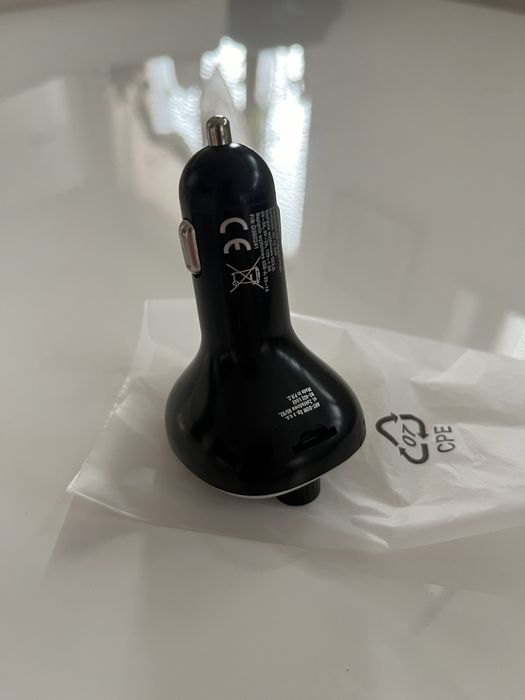 Transmiter FM FT301 Bluetooth w samochodzie