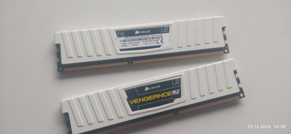 Оперативна пам'ять Corsair DDR3L 8GB (2×4 GB)
