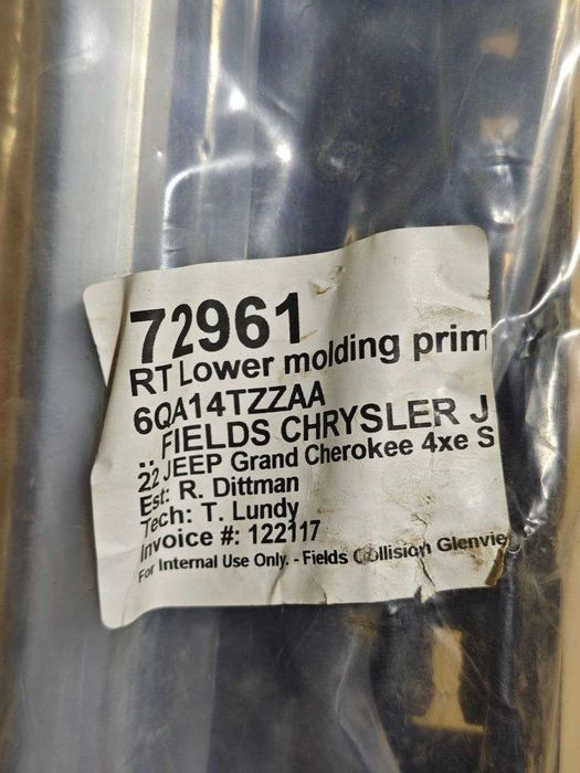 Накладка (Molding) двері нижня передня права Jeep Grand Cherokee WL 21-26 Summit 6QA14TZZAA
