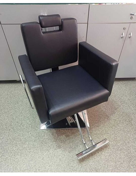 Кресло парикмахерское черное (кожзам) на гидравлике
Кресло парикмахерс