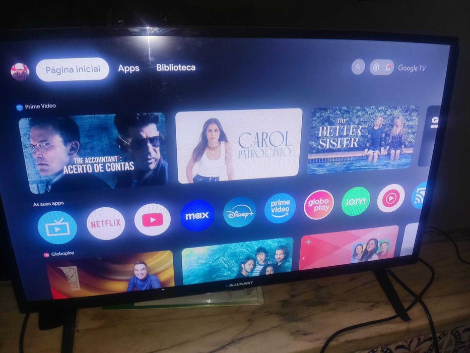 Smart TV blaupunkt GoogleT e acessórios de boxe e MMA para desocuparV
