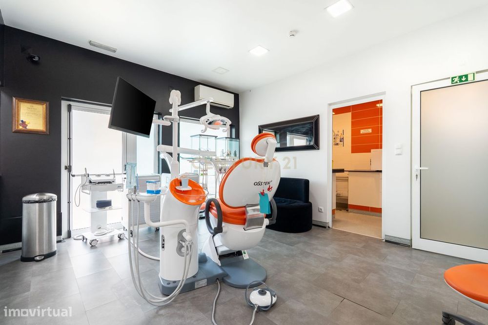 Clínica Dentária Equipada no Centro de Portimão – Oportunidade de Inve