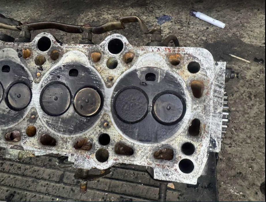 головка блока циліндрів гбц Audi 100 C3 2.0 TD D 069103373S