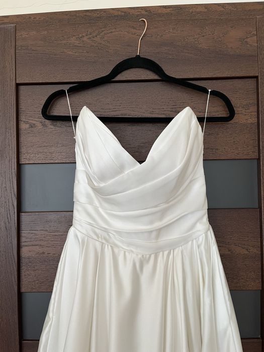 Suknia ślubna z bufkami