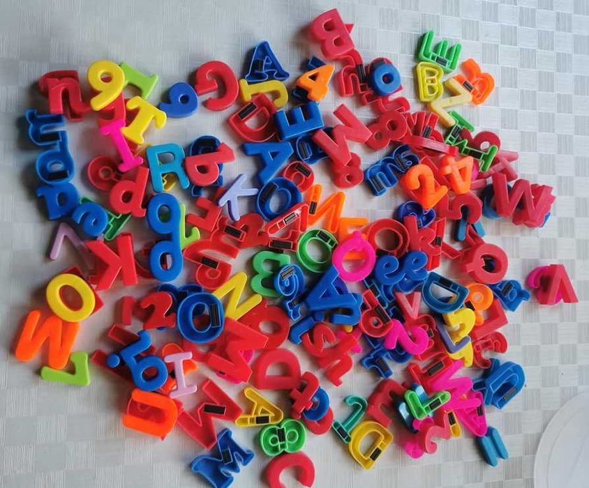 Litery z magnesami, magnetyczne literki,