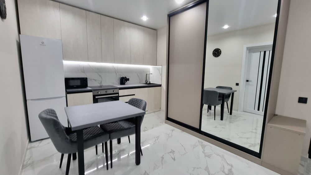 БЕЗ КОМІСІЇ. 1здача.2кімн.46м2.Інвертори на тепло,воду.В тихому центрі