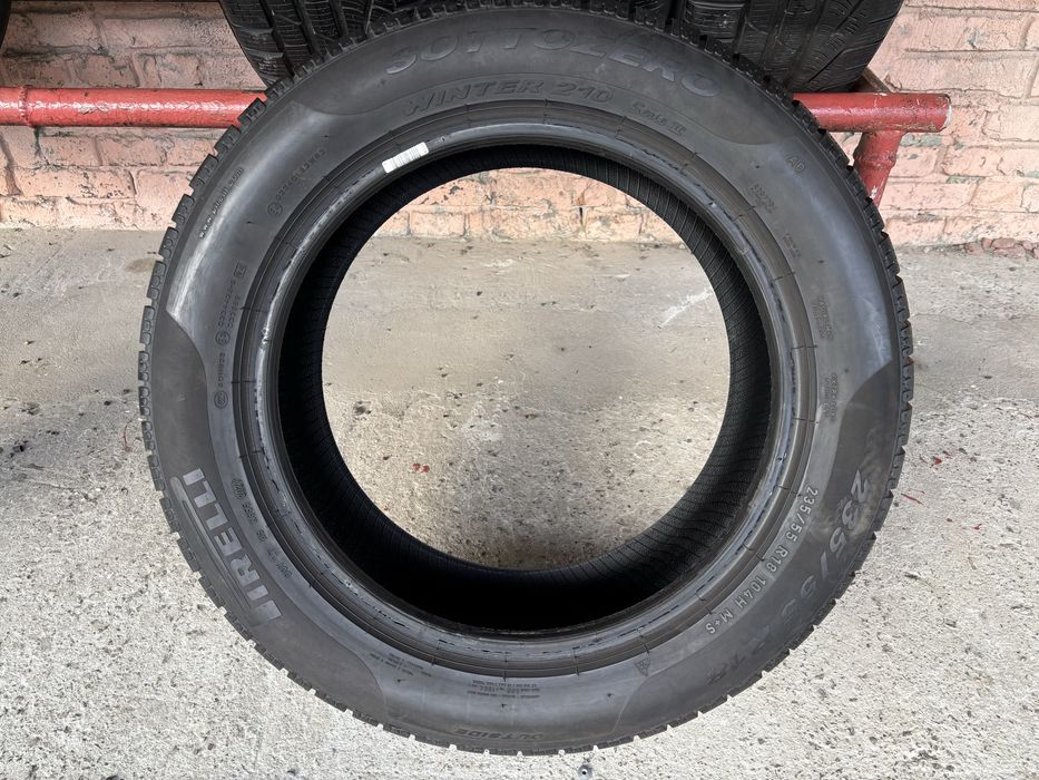 Комплект зимових шин 235/55R18 Pirelli