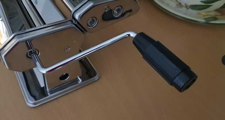 Máquina de esticar e cortar várias formas de massa NOVO ENVIO - GRÁTIS