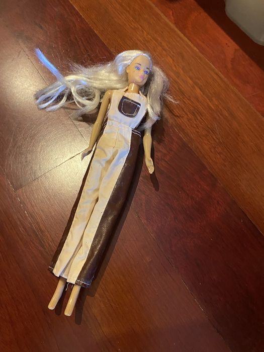 Barbie boneca usada
