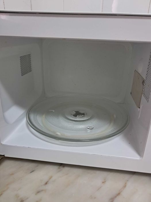 Microondas marca Haier usado em bom estado