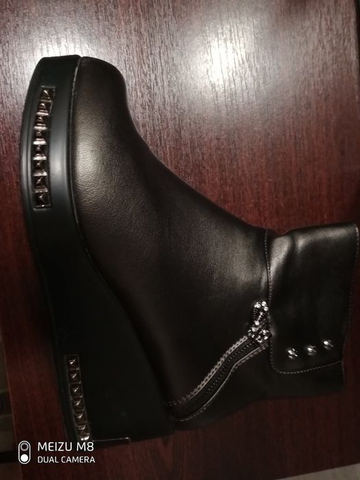 Продам демісізонні черевики ботинки