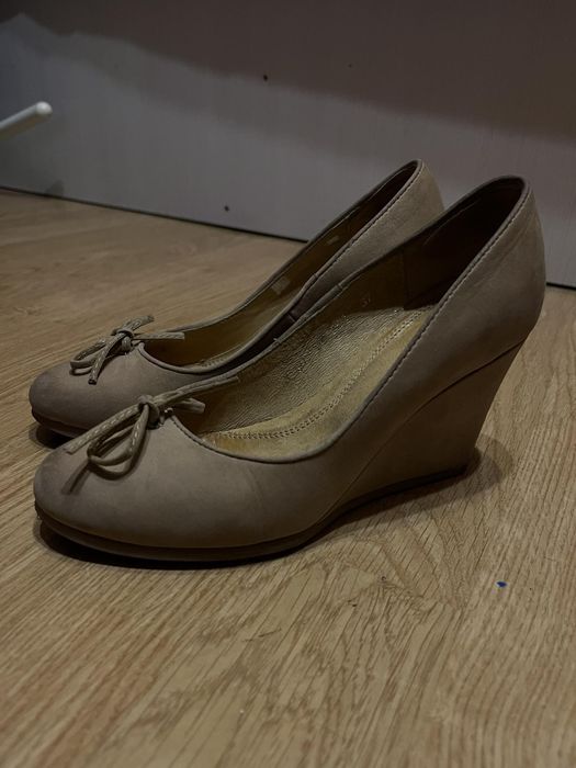 Buty na koturnie skóra nubukowa 37 Wojas